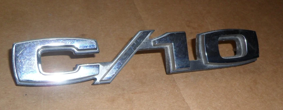 1969 1970 Chevrolet Chevy C/10 Pickup Truck Fender emblema cromado fabricante de equipamento original 3940813 - Imagem 2 de 4