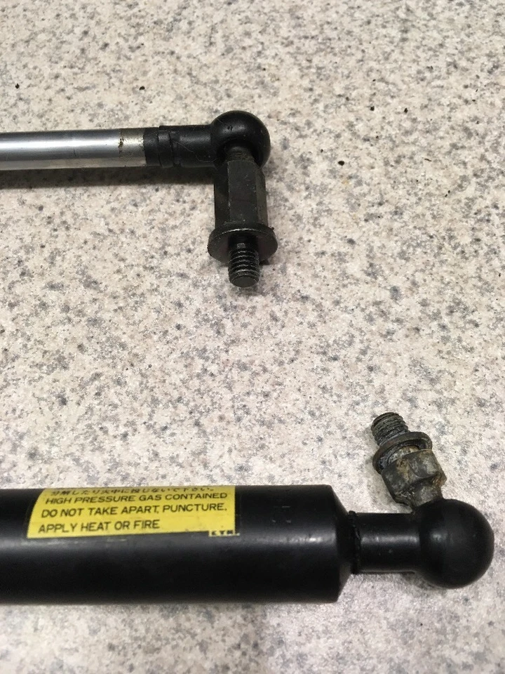 Puntales de escotilla trasera Mitsubishi 3000gt 1992 (2) con accesorios de montaje Foto 3 de 4