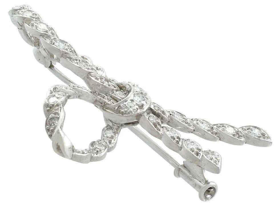 Женская брошь на булавке с искусственным белым блестящим сапфиром круглой огранки 2 карата серебро 935 - Изображение 3 из 4