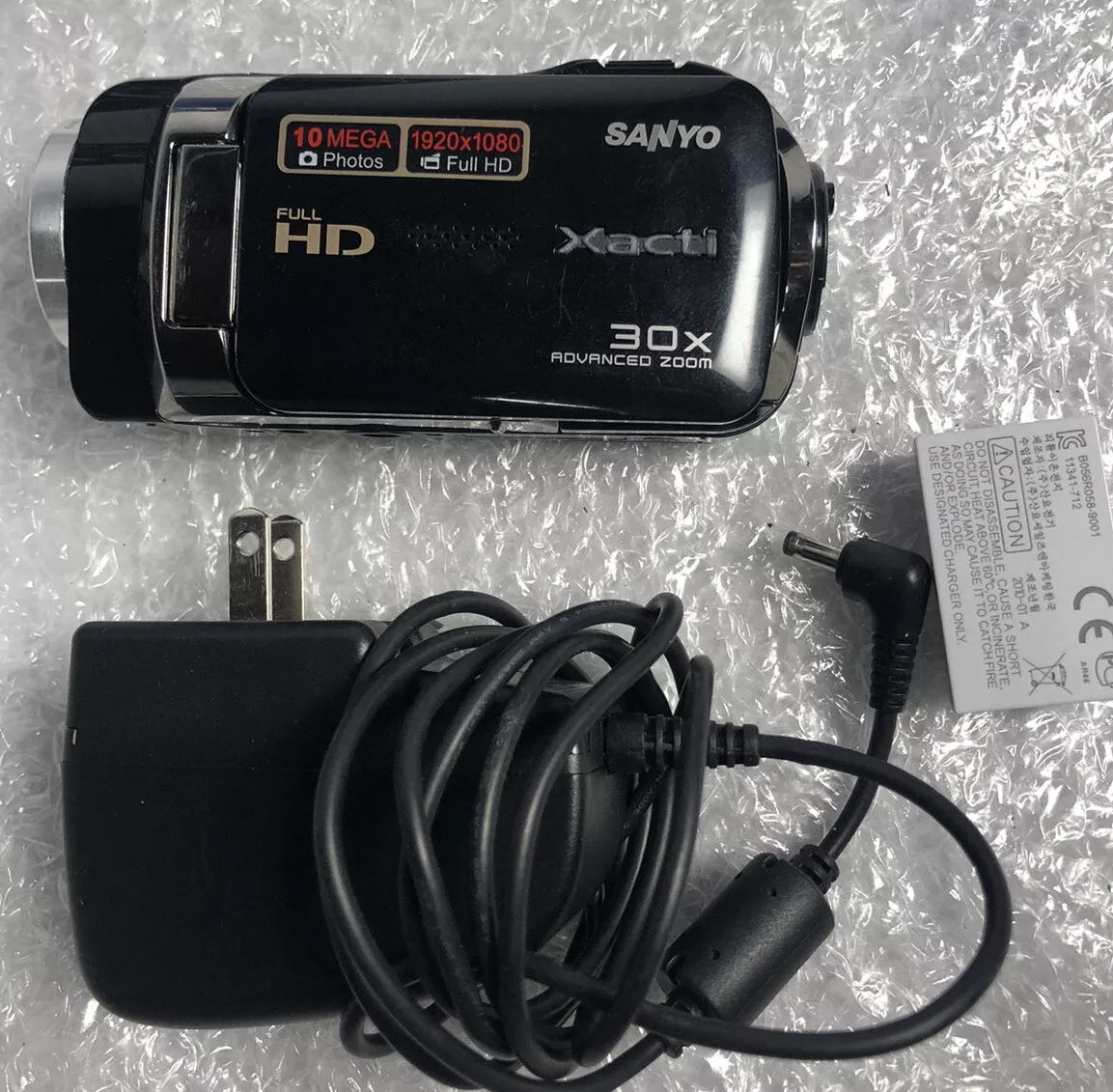 Sanyo Xacti VPC-FH1 Camcorder Digital Camera 30X Full HD 1080P SD Card,Exellent