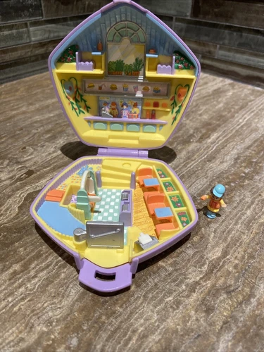Polly Pocket 1992 Bluebird Fast Food Restaurant Diner Purple Compact 1 Doll