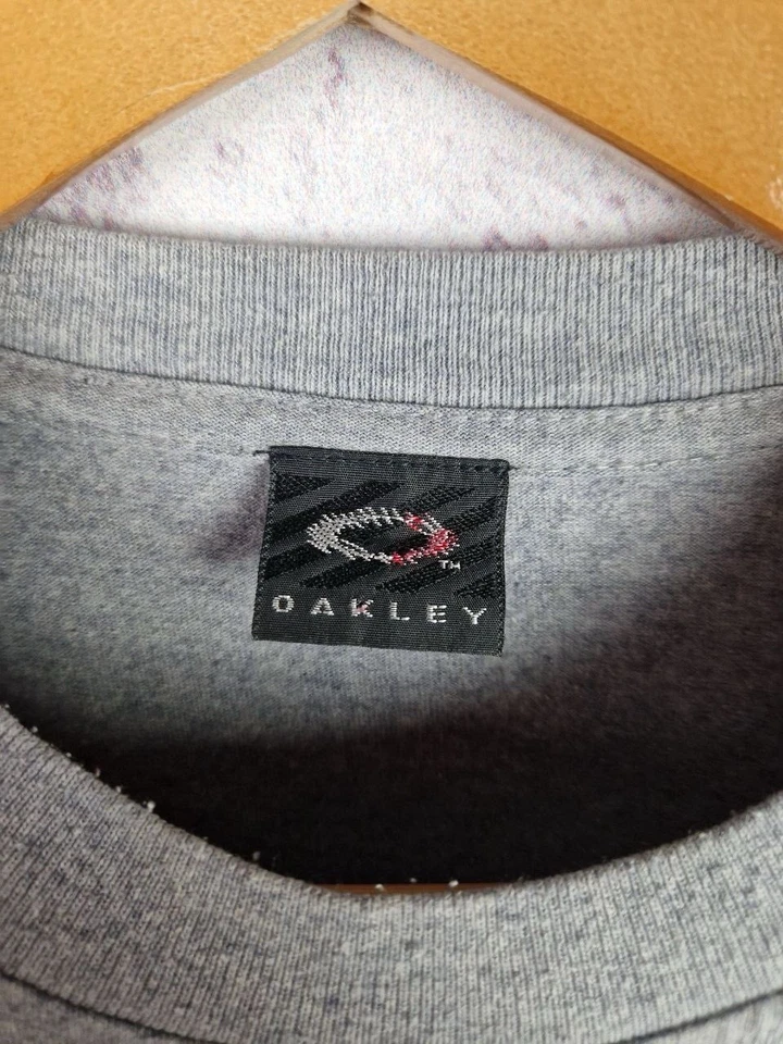 Винтажная мужская футболка Oakley Y2K уличная с большим логотипом программное обеспечение размер S - Изображение 4 из 4