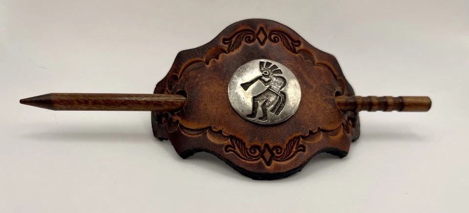 Cordón de pelo de cuero vintage con colgante y palo Kokopelli de plata de ley. Regalo Foto 2 de 4