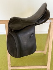 Stübben Dressursattel 17,5 Zoll, 30 Kammerweite