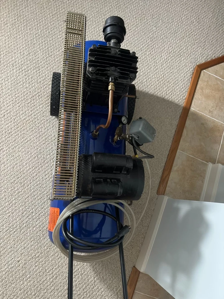 Compresor de tanque vertical Campbell Hausfeld 26 galones 5 hp 125 psi RECOGIDA LOCAL MD Foto 2 de 4