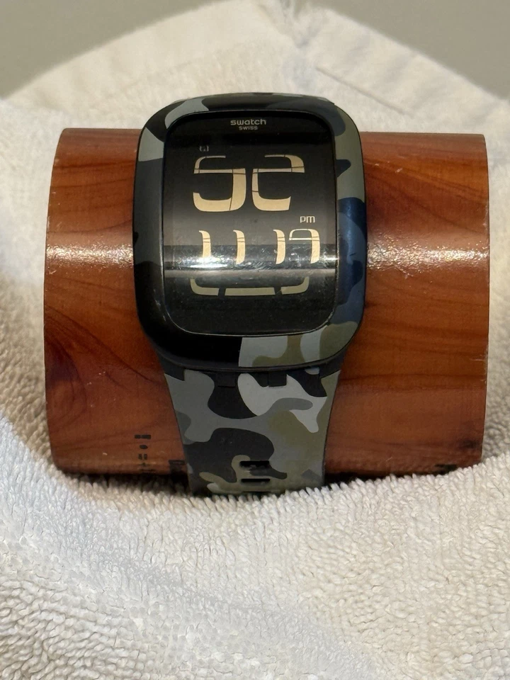 Reloj Swiss Swatch Original CAMOUCITY 40mm Silicona SUOB175 Foto 2 de 2