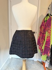 Vintage Early 1970s Black Houndstooth Skirt Acetate Cotton Size 28 Inch Waist