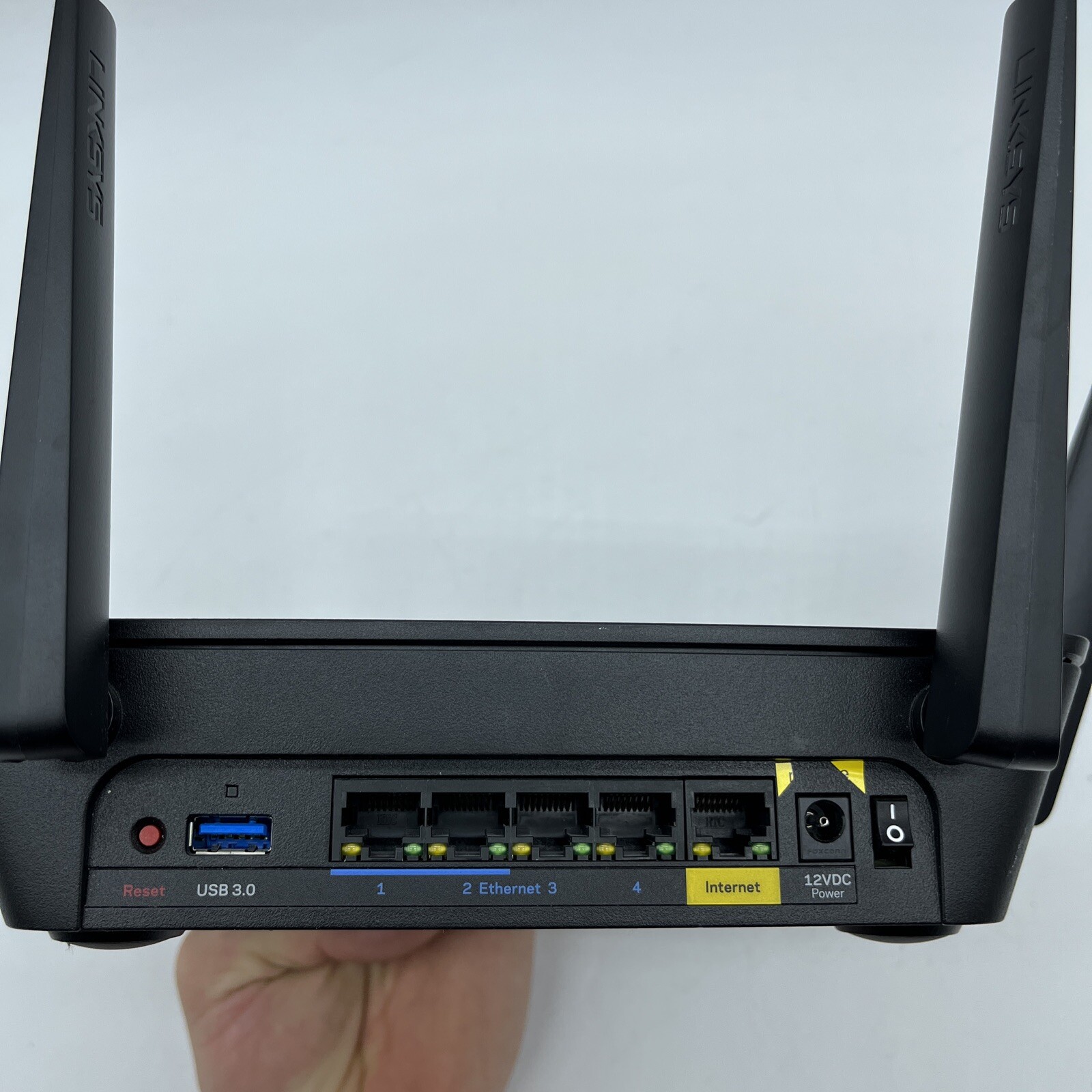 Linksys EA8250 Max-Stream Tri-Band AC2150 Wi-Fi 5 Router for sale ...