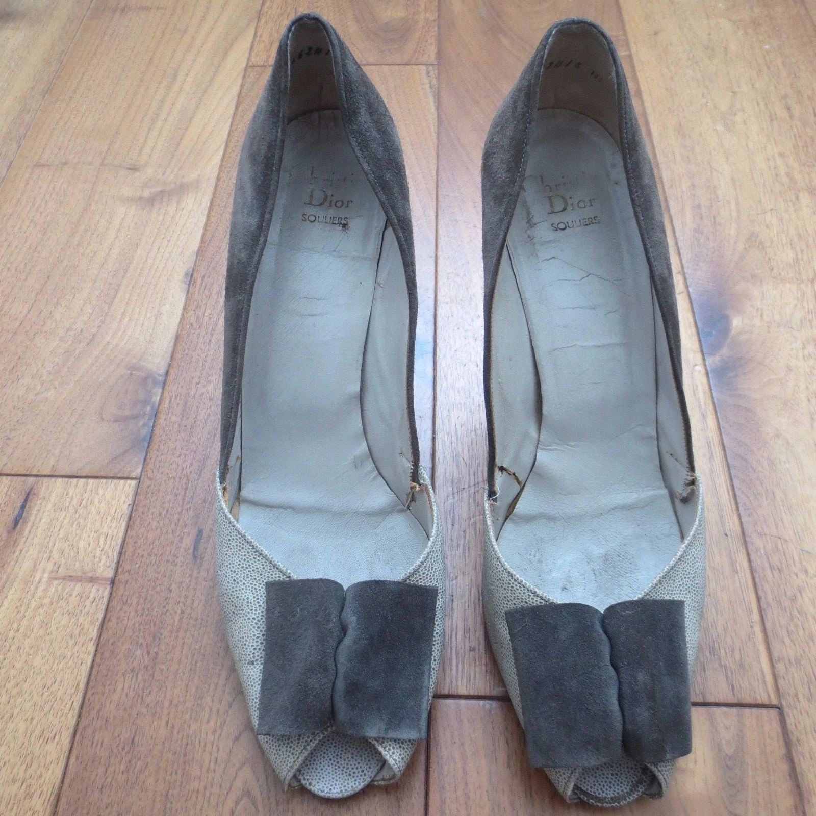 Chaussures femme DIOR en daim gris, détail nœud, taille EU 40, taille UK 7 adorables !