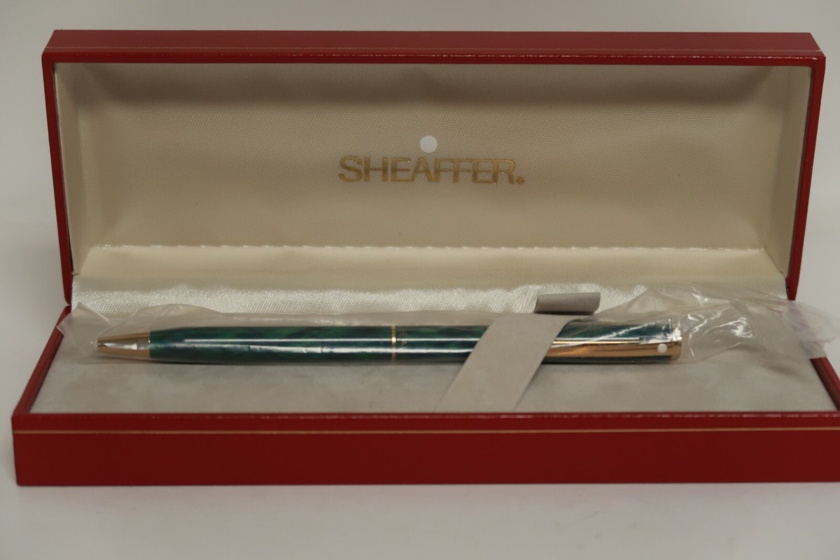 Sheaffer Vintage Ball Point Pen Green Cover with Red Hard Sheaffer Vintage Ball Point Pen Green Cover with Red Hard