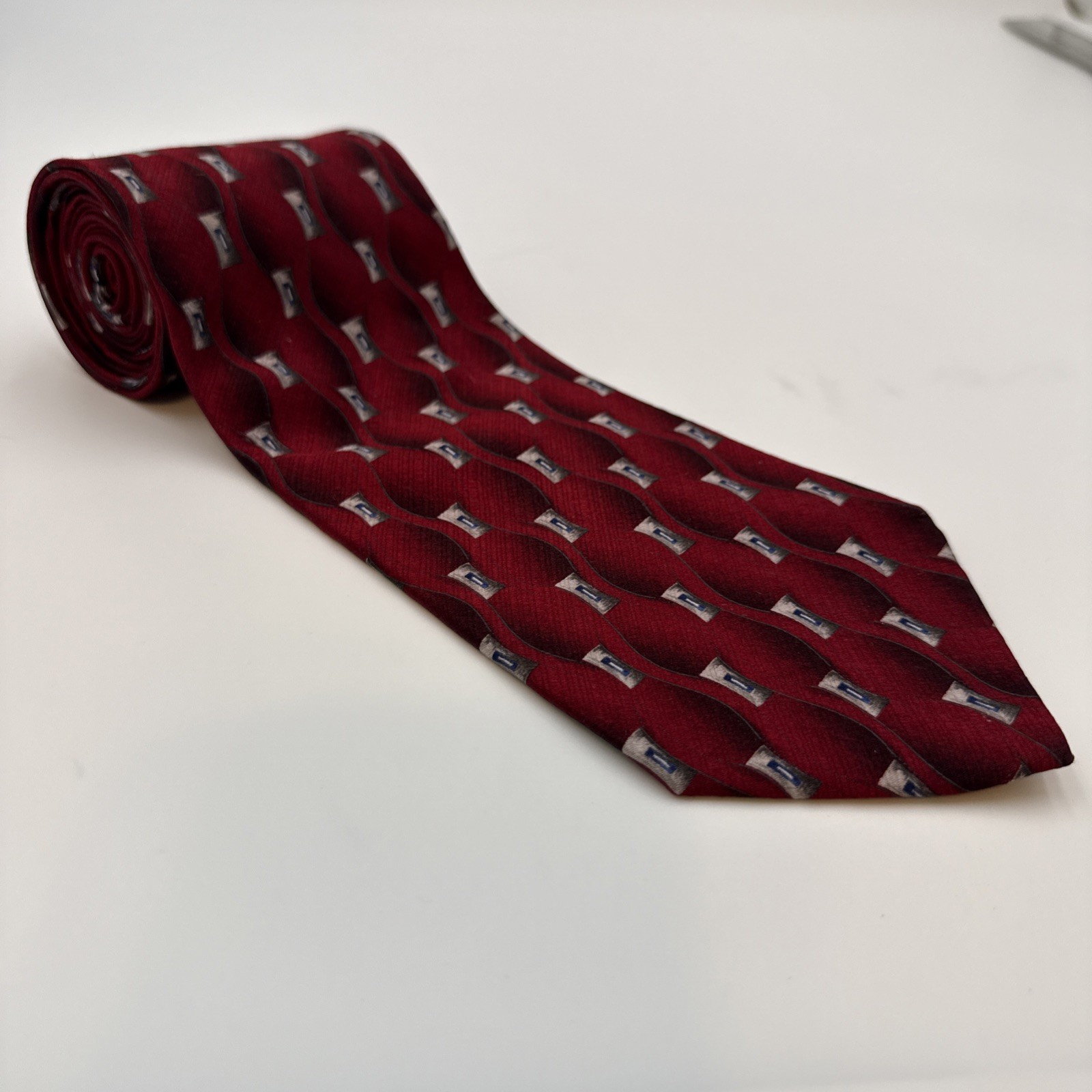 Round Tree & Yorke MenS  VERTICAL PATTERN  Neck Tie  Red/GRAY/Blue Preppy