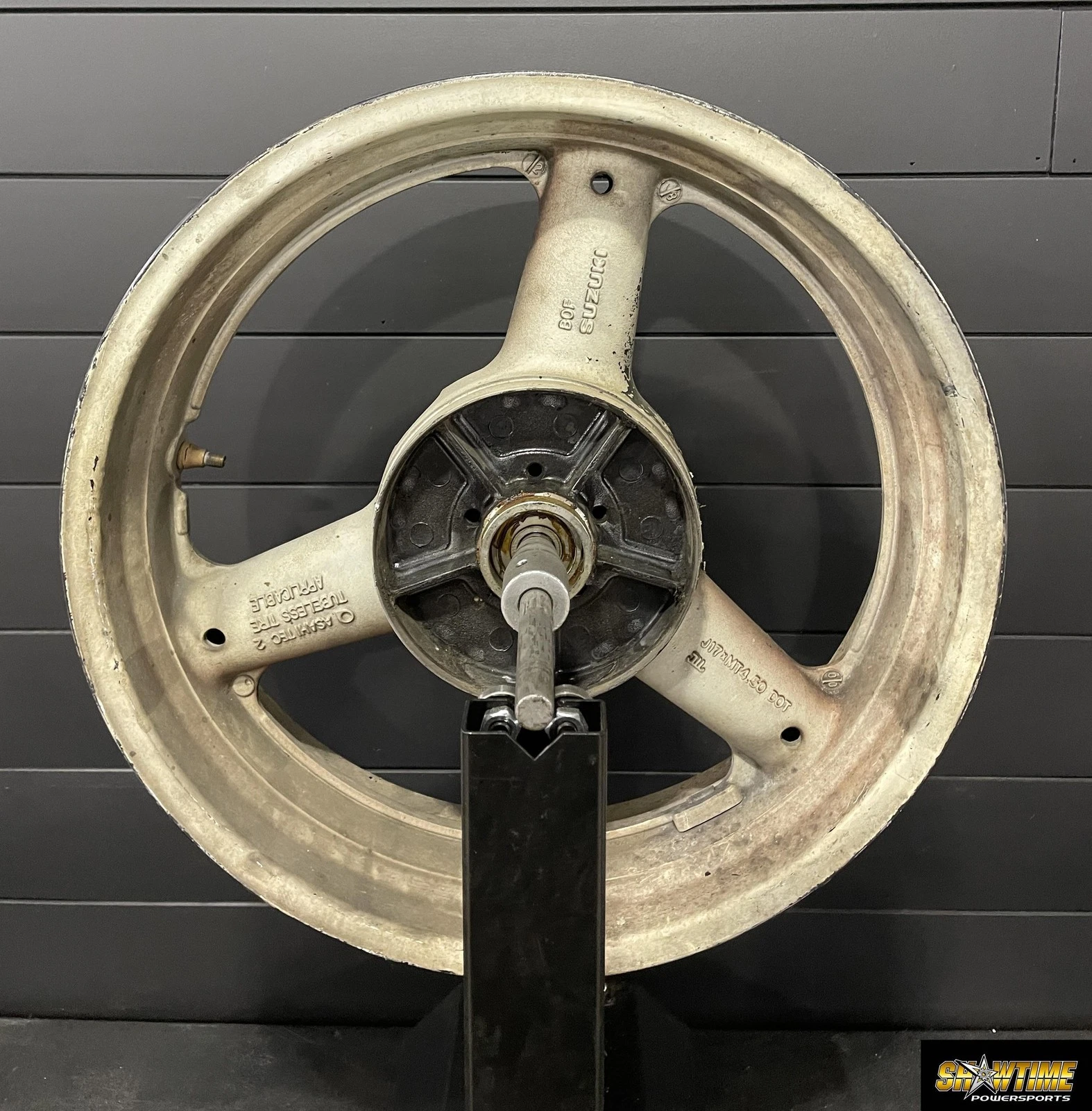 99-02 SUZUKI SV650 REAR WHEEL BACK RIM