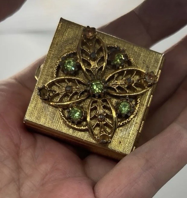 Vtg 1950s Jeweled Gold Filigree Pill Trinket Box