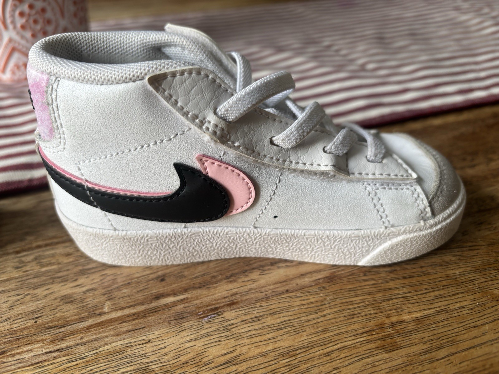 SAOLA Scarpe bambino Nike Blazer metà '77 SE doppio swoosh bianco rosa artico punzone taglia 8c
