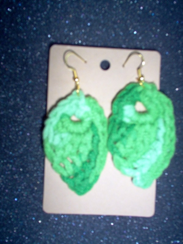 Hand crafted crochet gold color wire, small leaf earrings.   X