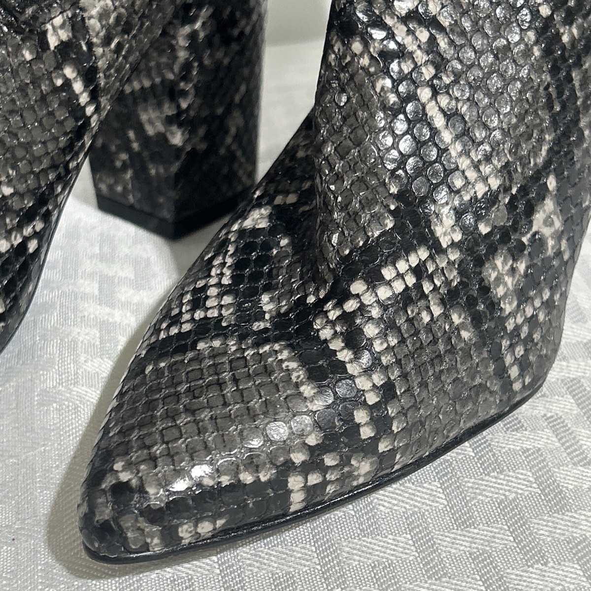 Steve Madden Snake Skin Print Ankle Boots Size 6.5 Medium  display picture 1