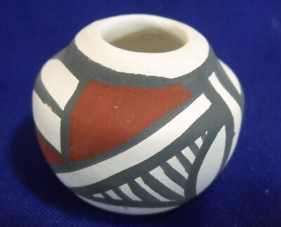 Isleta Pueblo black & red on white pot pottery Native American New Mexico