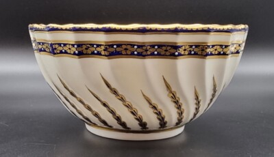 ANTIQUE PORCELAIN BOWL ROYAL CROWN DERBY ENGLAND 1782 IN PATTERN 66 PUCE MARK