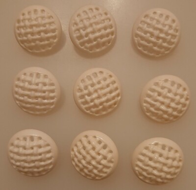 5 x 23 mm große gewölbte weiße Maschenoptik runde Kunststoff Schaftknöpfe - B66k