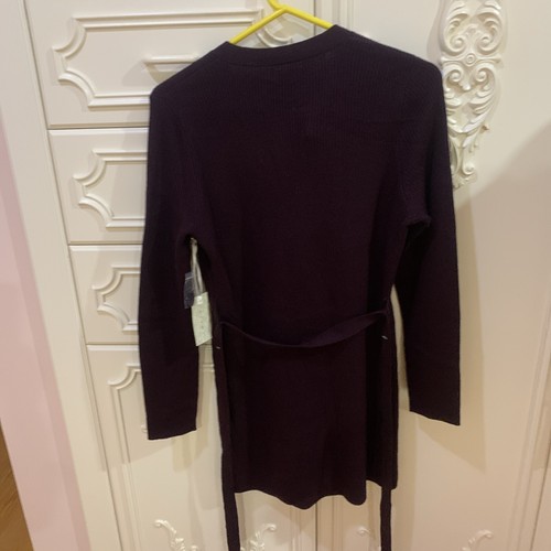 TWEEDS ITALIENISCHE MERINOWOLLE GERIPPTER CARDIGAN MIT GÜRTEL PULLOVER AUBERGINE TASCHEN M NEU MIT ETIKETT - Bild 12 von 16