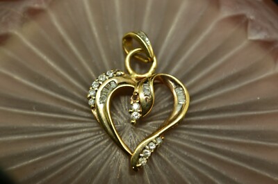 10K Gelbgold Band Design Offenes Herz Anhänger Charm mit Diamanten 0,25 TCW