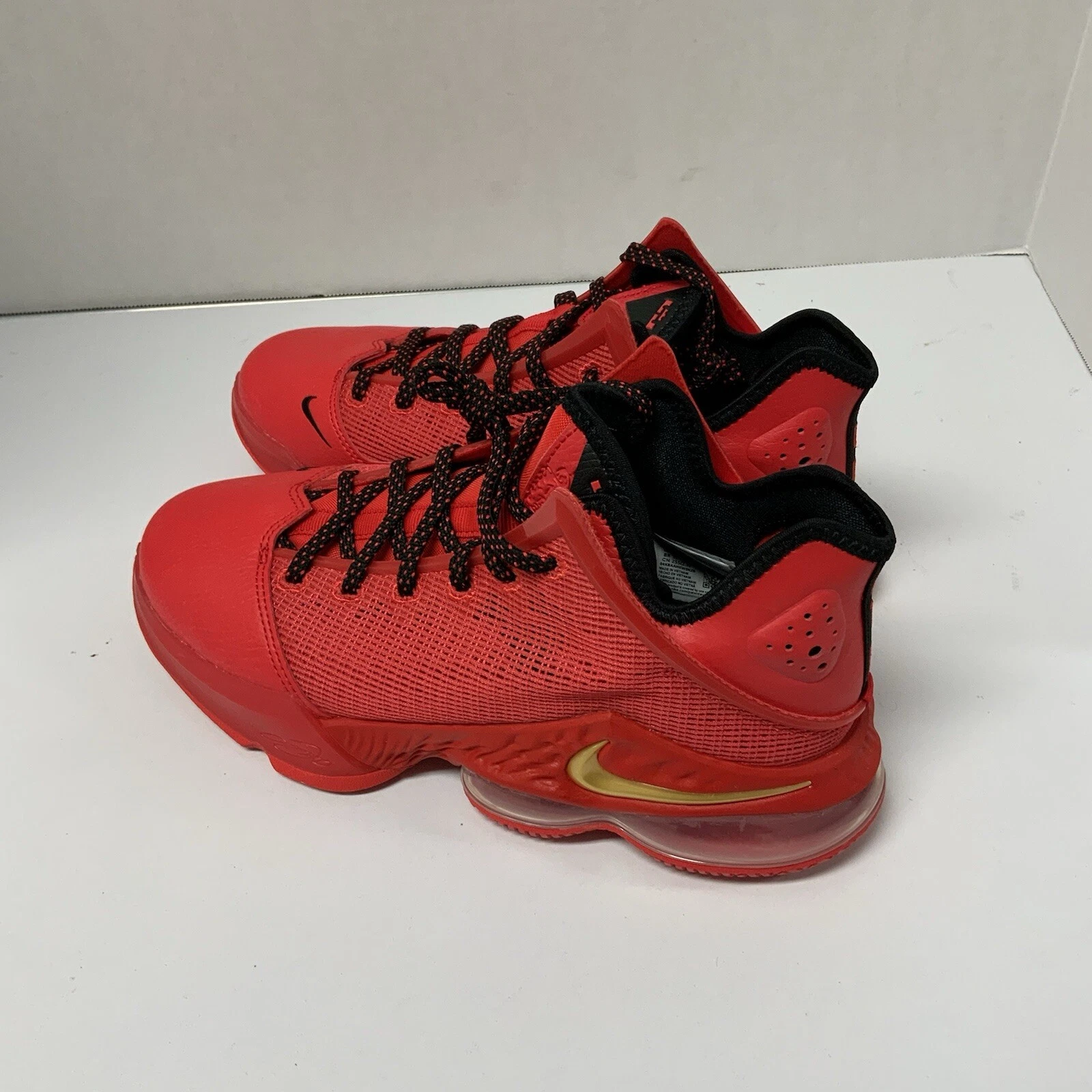 Scarpe da basket Nike LeBron 19 Low Light Crimson DO9829 600 taglia 7 5 rosse Lakers