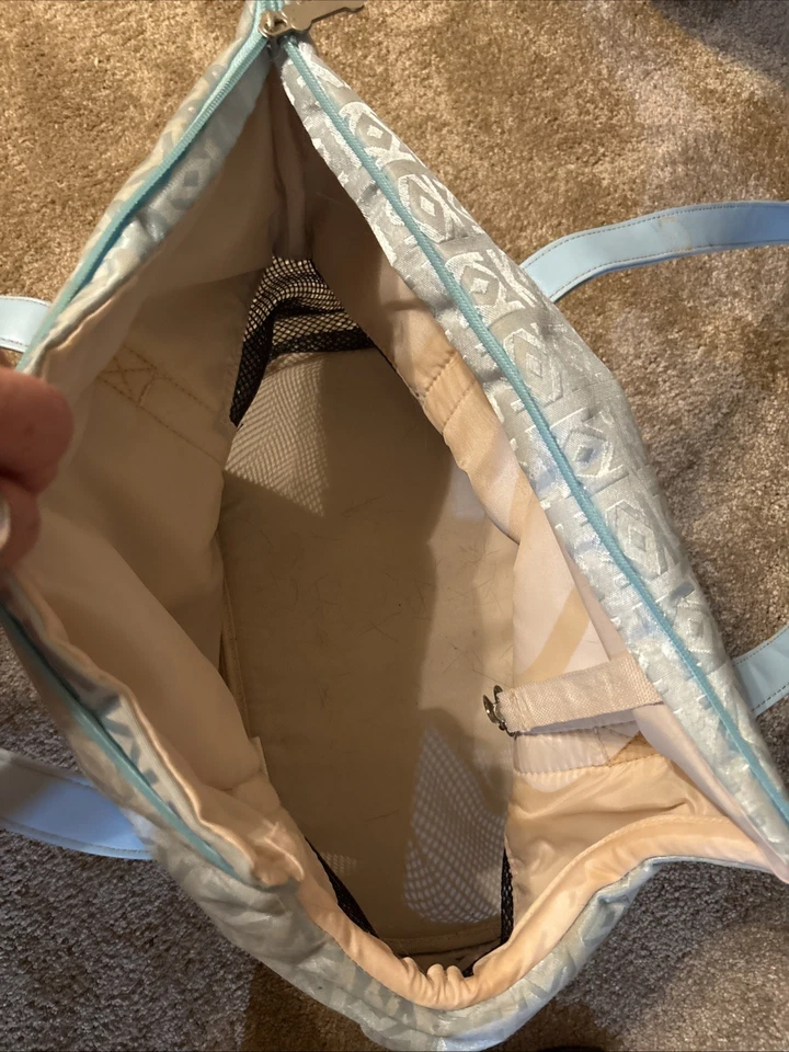 Bolso de mano azul portador de mascotas estilo: UNION RICH PLASTIC FACTORY LTD; Pack n Paws Foto 3 de 4