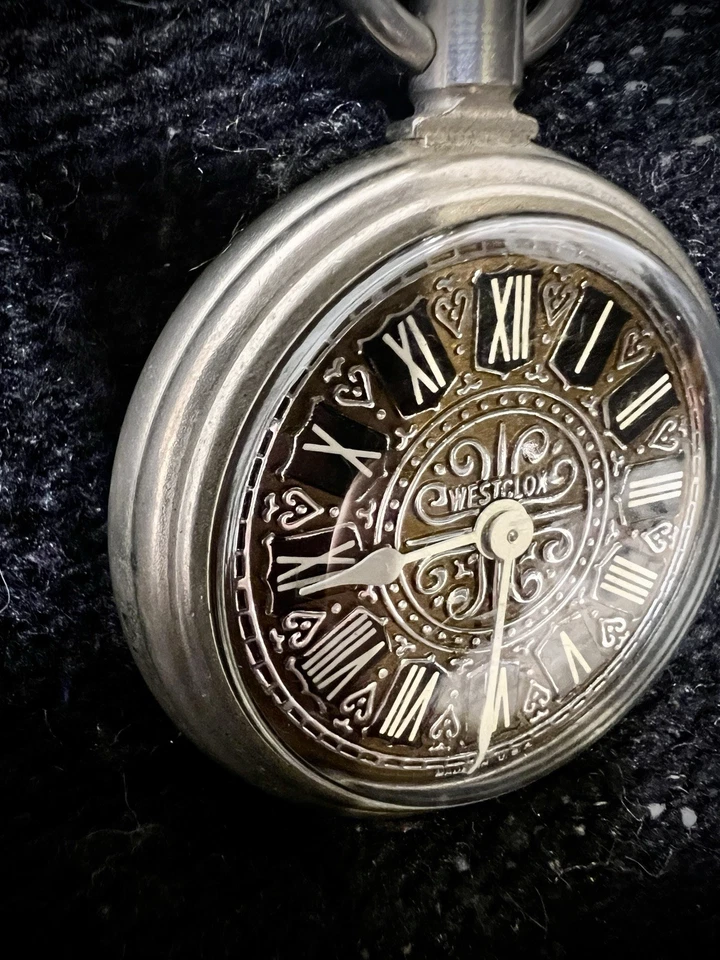 VTG Westclox Pocket Watch Roman Numerals Ornate Shield Back USA Works Perfectly - Image 4 of 4