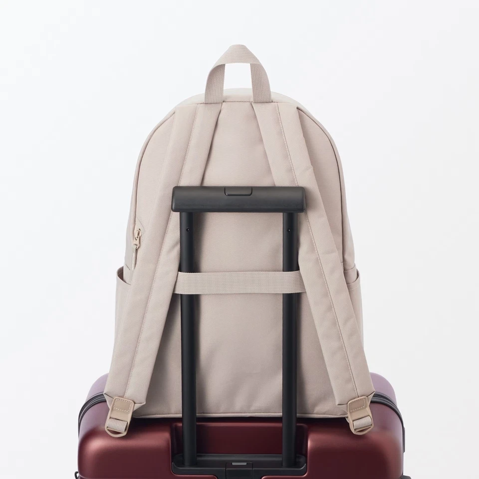 无印良品防水背包 木炭 灰色/黑色/浅米色/浅绿色 全新 — 第 2/3 张图片