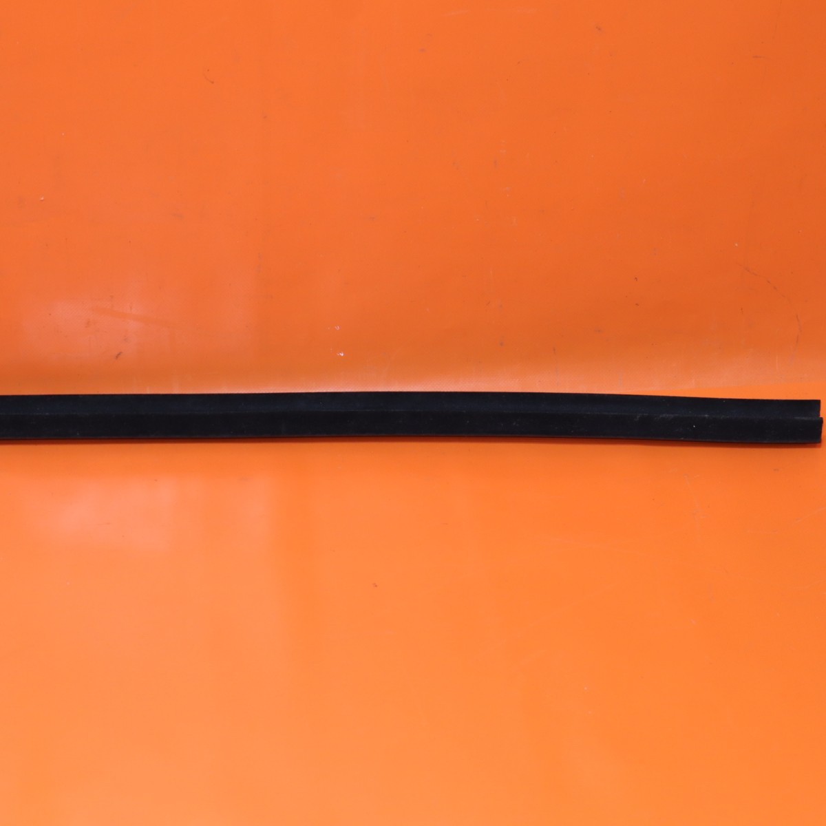 ASTON MARTIN DB11 DOOR WAIST SEAL RIGHT 2017 2018 2019 2020 HY53-C20570-AC OEM