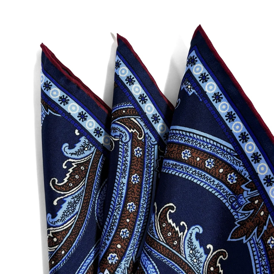 Cuadrado de bolsillo de seda con motivo floral azul marino y marrón (enrollado a mano en Inglaterra) Foto 2 de 4