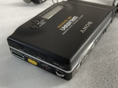 SONY Walkman/Auto-reverse cassette player with radio tuner