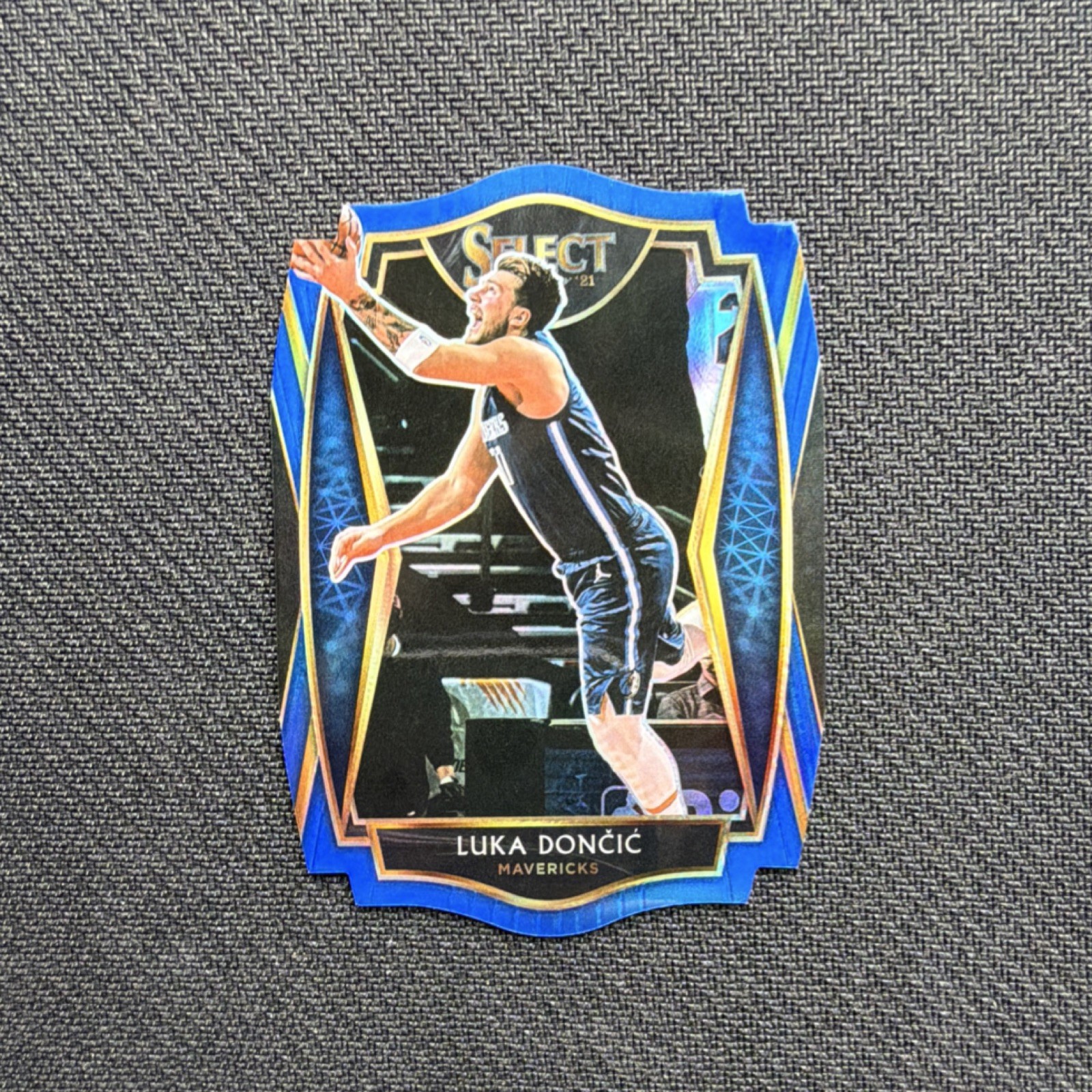 2020-21 Luka Doncic Panini Select Blue Prizm Die-Cut 243/249 #150 Mavericks