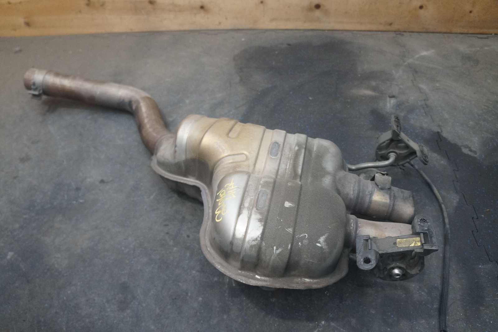 Rear Left Exhaust Muffler Tail Pipe 3E3253609AB Bentley Continental GTC 2016 GT