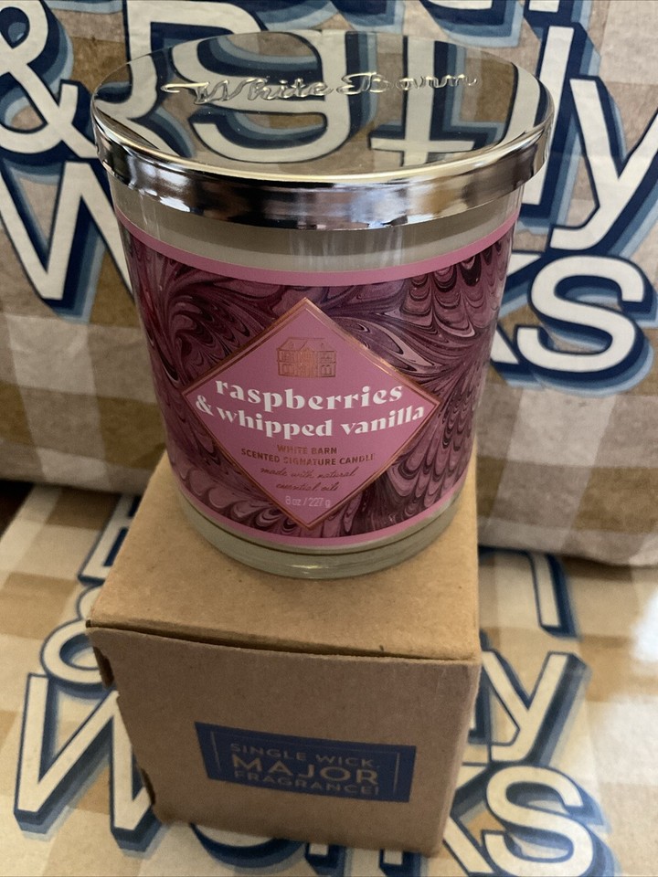 BATH AND BODY WORKS White Barn SINGLE WICK 8 OZ RASPBERRIES & WHIPPED