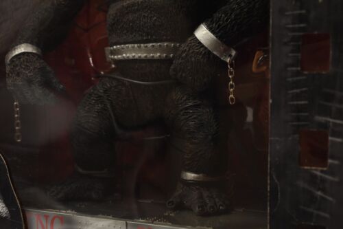 McFarlane Toys Movie Maniacs - King Kong & Diorama Deluxe Action Figure Box Set - Picture 5 of 9