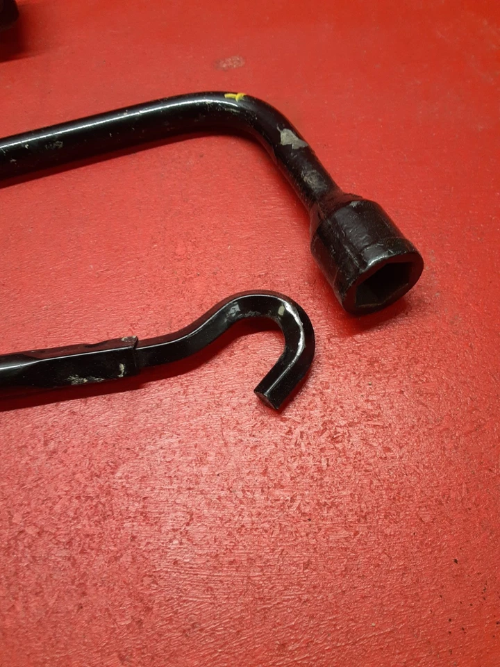 2000 - 2004 Jeep Grand Cherokee pneu sobressalente conjunto de macaco tesoura com ferramenta 52080427AA - Imagem 4 de 4