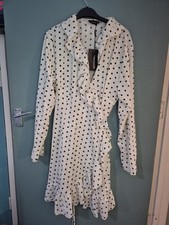 BNWT Pretty Little Thing Size 20 White Spot Knee Length Wrap Dress (325/159/v)