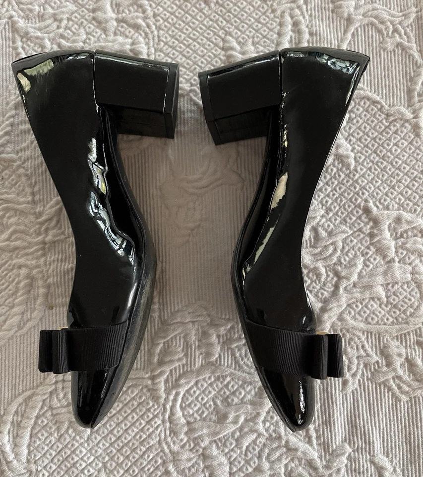 Zapatos de salón Tory Burch con lazo de cinta charol negro tacón bloque zapatos de carrera damas talla 5M Foto 2 de 4