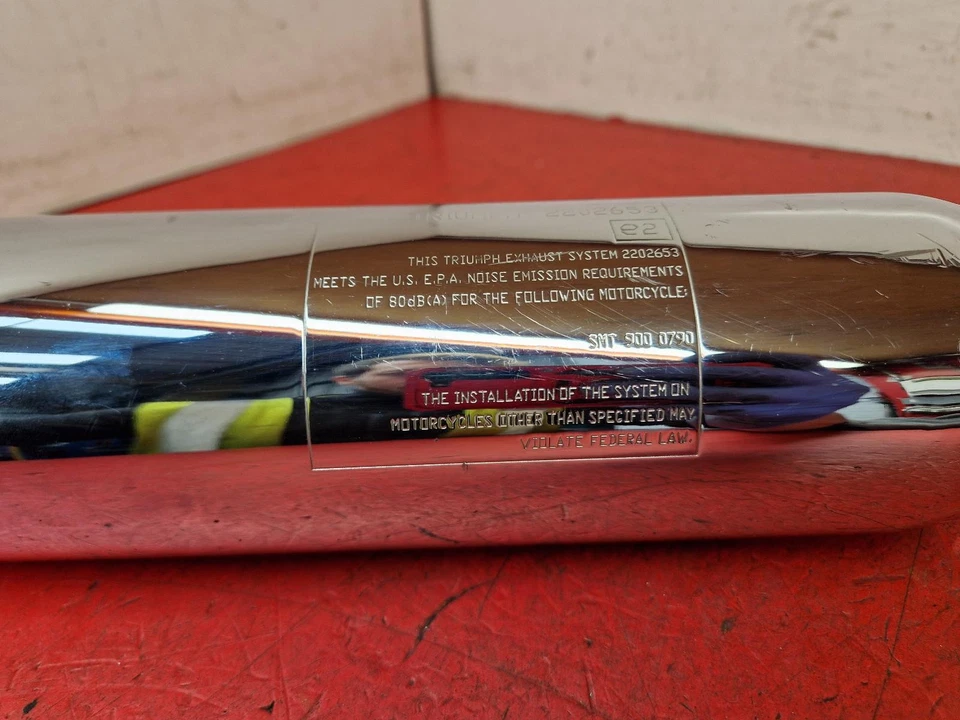 TRIUMPH BONNEVILLE EXHASUT TAIL PIPE RIGHT HAND RH 2004 # DAMAGED #  - Image 3 of 4