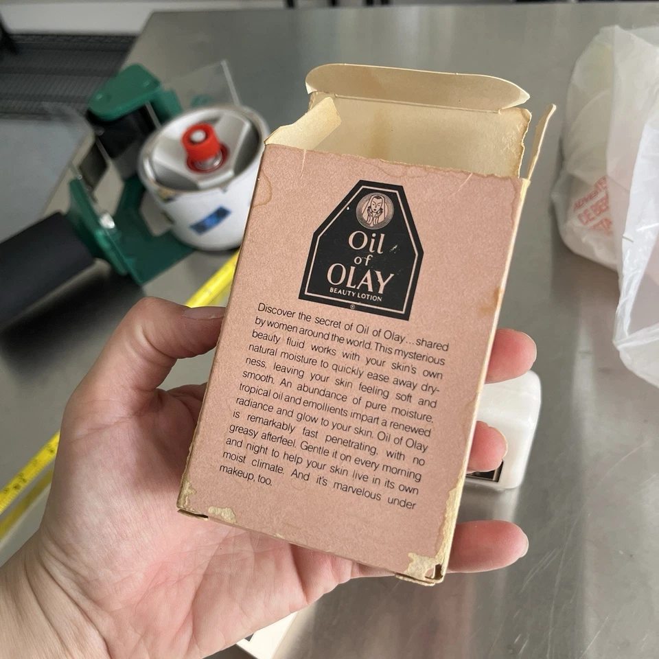 Botella de aceite de Olay de 4 oz en caja (manchada) nueva vintage años 80 rara encontrar coleccionable Foto 4 de 4