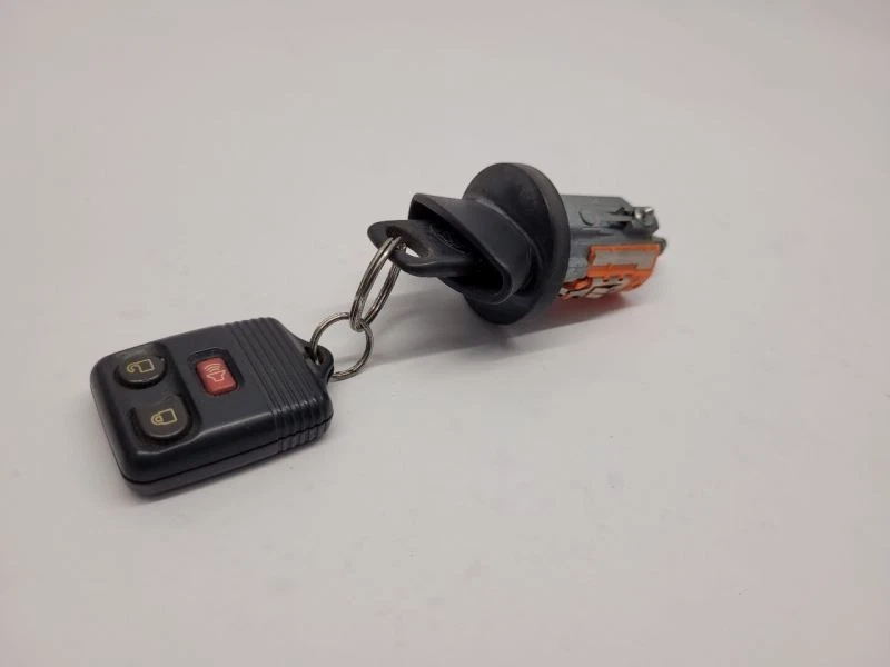 Interruptor de encendido Mazda B2300 2004 05 06 2007 con llave Foto 2 de 4