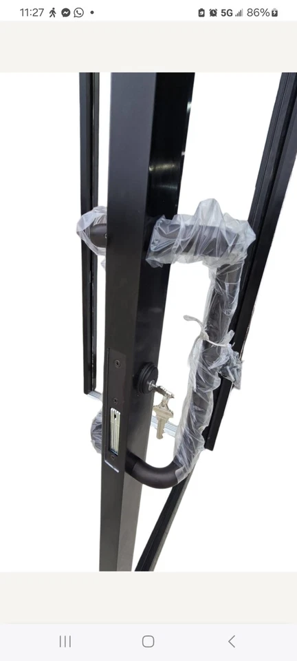 Puerta Storeront. Bronce oscuro. Puerta de entrada comercial de aluminio. Puerta de cristal. Foto 3 de 4