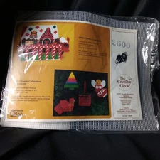 PLASTIC CANVAS ORNAMENT KIT BY THE CREATIVE CIRCLE