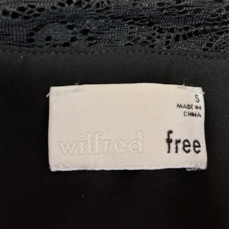 Camiseta sin mangas Aritzia Wilfred Free negra con ribete floral de encaje sin mangas cami corta talla S Foto 4 de 4