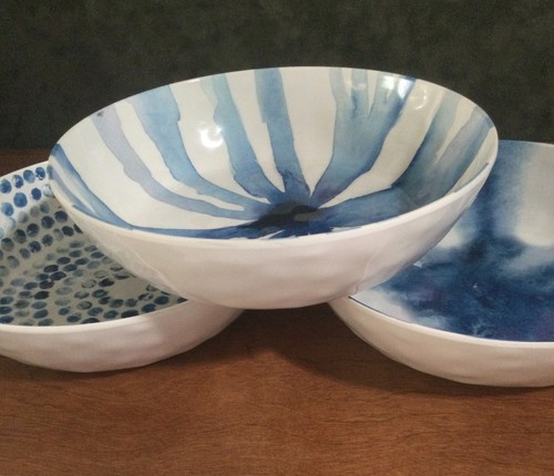 Max Studio Home 4 Dinner Plates + 3 Bowls; Melamine; 4 Different Tie Dye Pattern - Picture 3 of 16