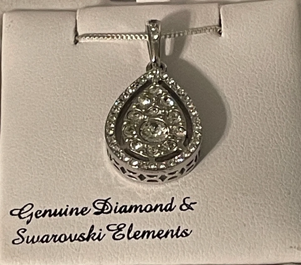 Collar de plata de ley 925 con elementos de Swarovski y diamantes genuinos de pera Foto 2 de 4