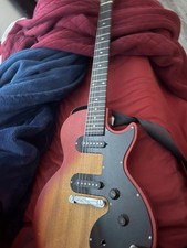 LES PAUL EPIPHONE BEGINNER GUITAR (READ DESC)