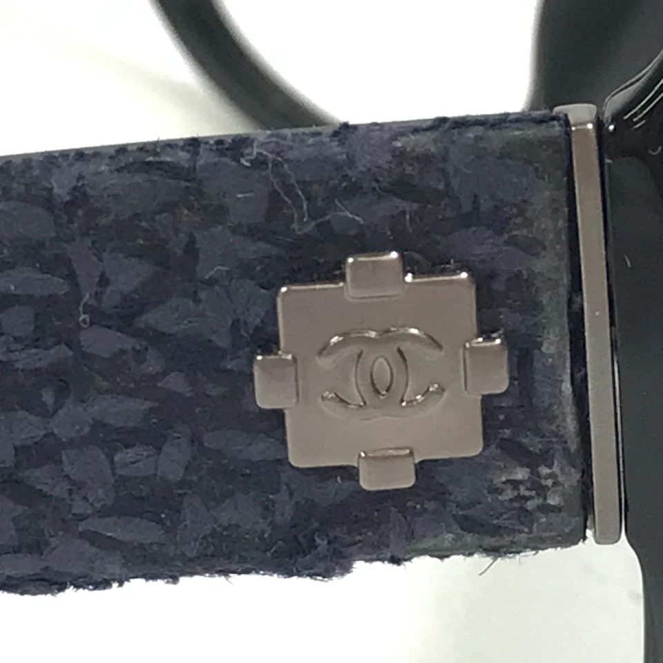 Óculos de sol CHANEL 5242 c.1405/9S preto cinza tweed escudo armações envoltório com lente cinza - Imagem 4 de 4