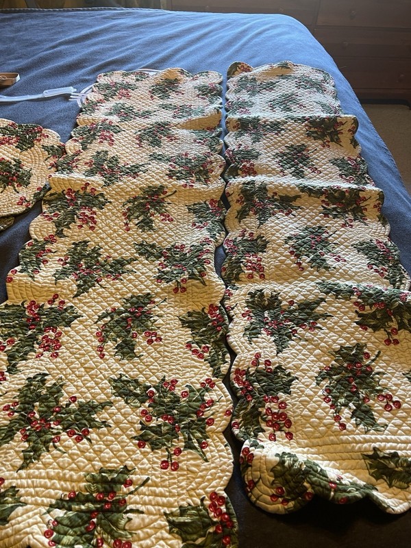 Christmas Quilted Runners And 2 Round Mats